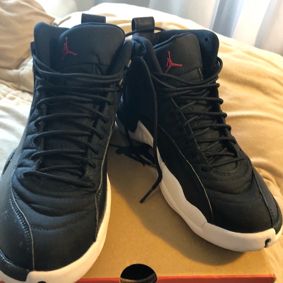 Air Jordan 12 Retro - Picture 2 of 5